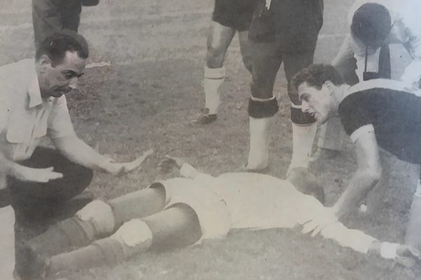 Barbosa, goleiro do Vasco, quando quebrou a perna em 1953