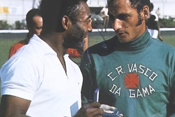 Pelé e Andrada, goleiro do milésimo gol de Pelé