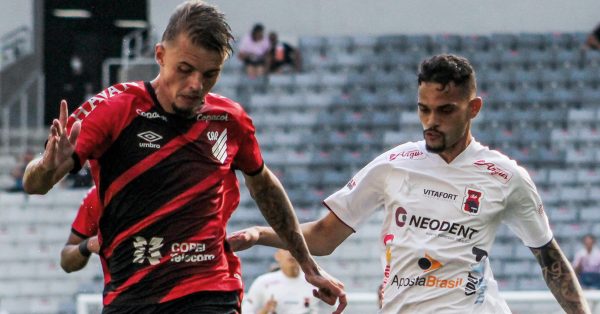 Jogadores do Athletico e do Parana Clube