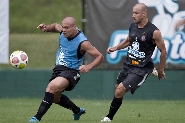 Edno e Alessandro durante o treino do Corinthians