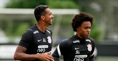 Jogadores Jô e Willian no Corinthians (Rodrigo Coca / Agência Corinthians)