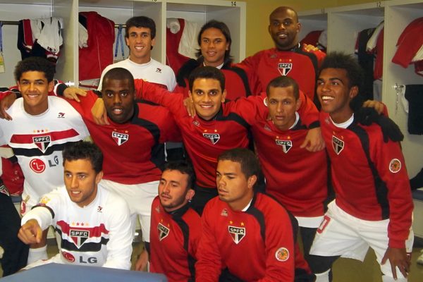 Parte da equipe do São Paulo no Mundial de 2005