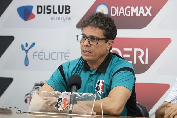 Evaristo Piza, treinador do Santa Cruz