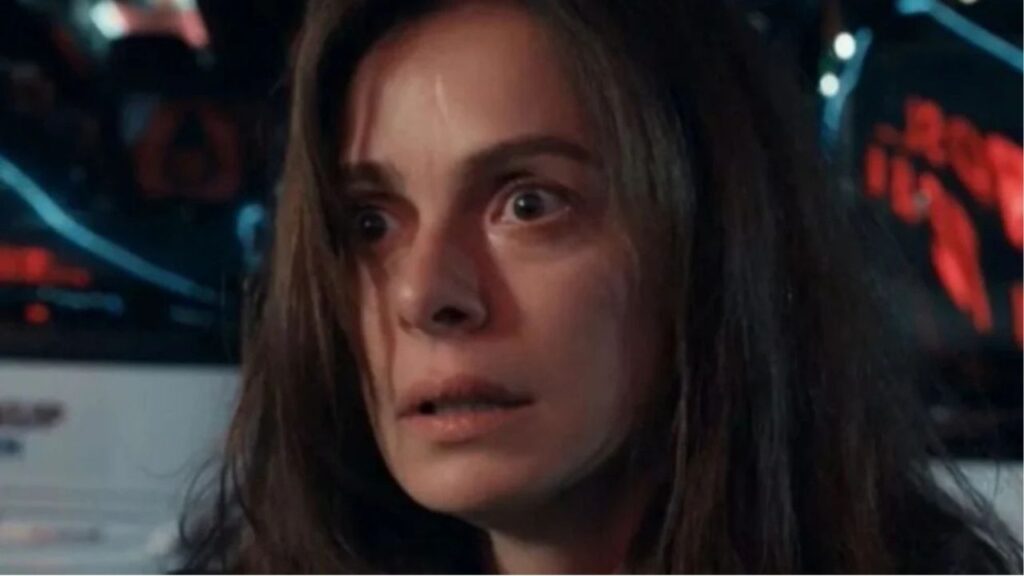 Karsu (Özge Özpirinçci) em Coração de Mãe