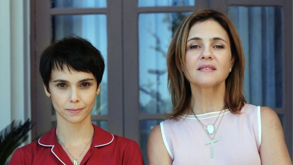 Débora Falabella e Adriana Esteves em Avenida Brasil
